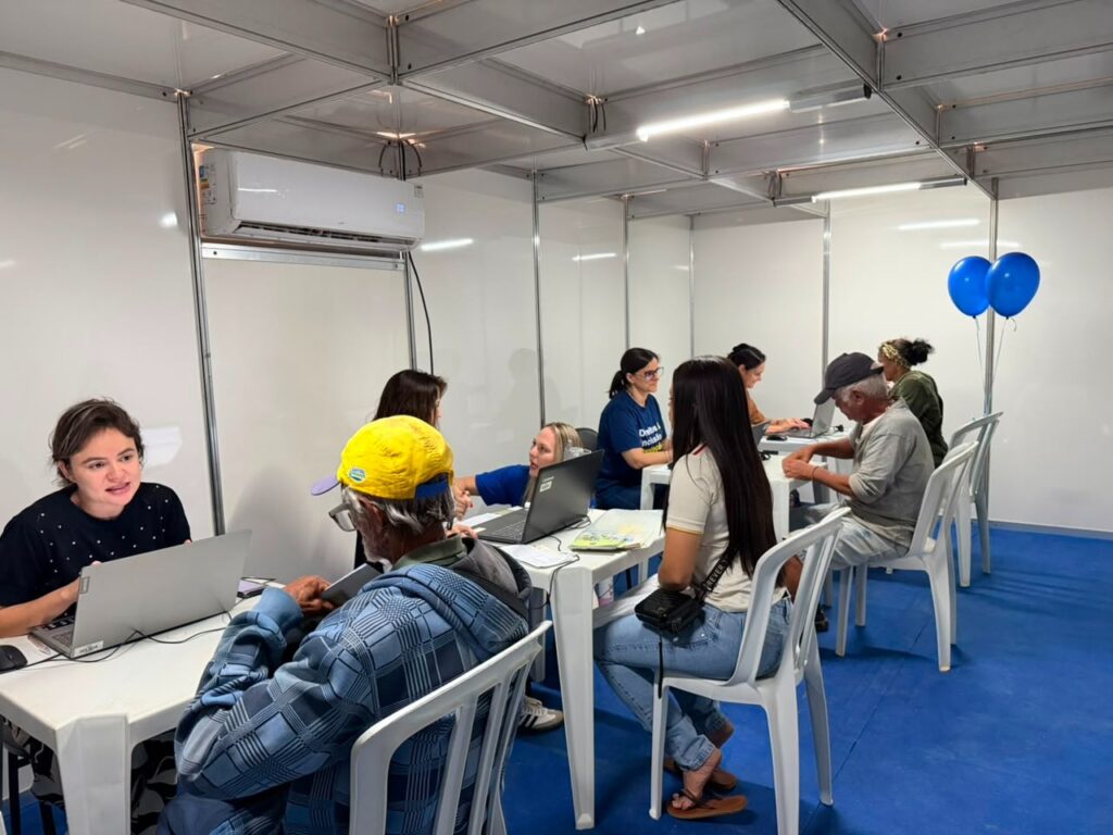 Mais de 900 famílias são atendidas pelo GDF na Sua Porta em Ceilândia 1 atendimento GDF